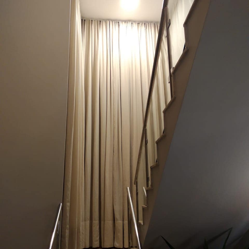 Cortina de Tecido com Pé Direito
